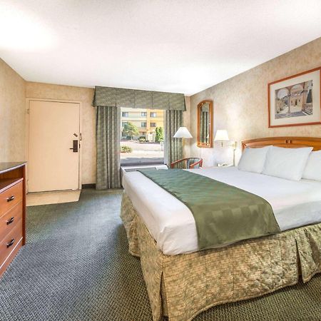 Days Inn & Suites By Wyndham Albuquerque North מראה חיצוני תמונה
